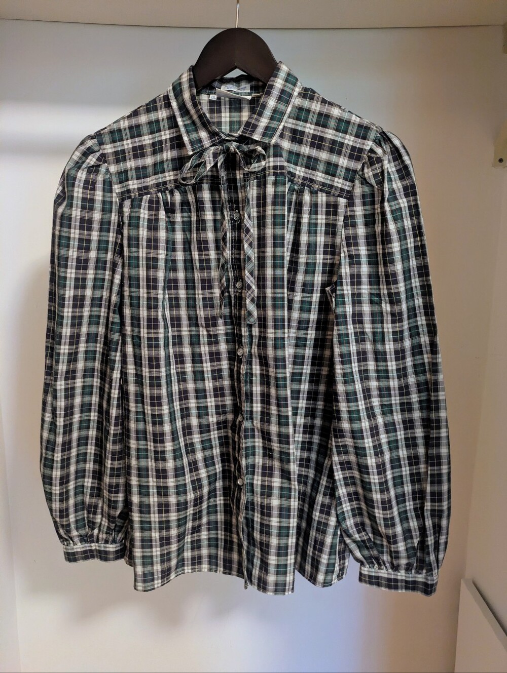 Vintage 70s Levi Strauss Plaid tie neck blouse green Navy puffy shoulder